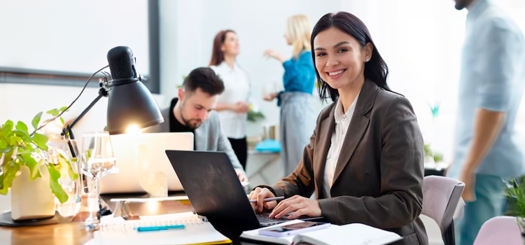 Auxiliar Administrativo em Supermercados: Funções, Habilidades Exigidas, Benefícios e Como Conquistar a Vaga